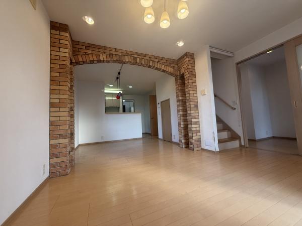 和泉市内田町4丁目　中古戸建 内観写真（リビング）