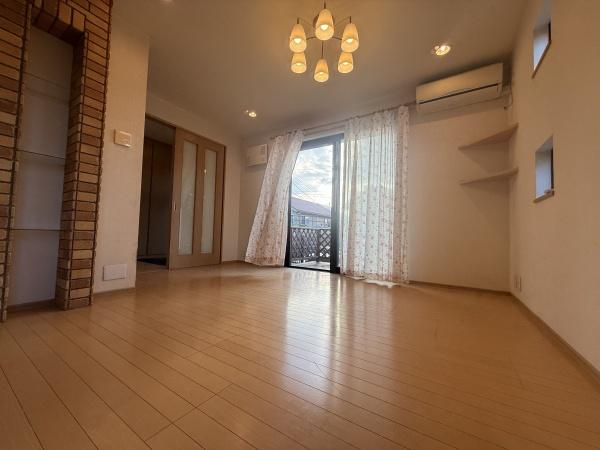 和泉市内田町4丁目　中古戸建 内観写真（リビング）