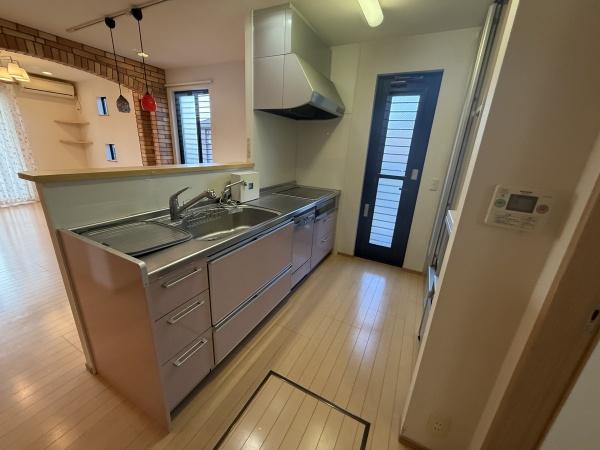 和泉市内田町4丁目　中古戸建 内観写真（キッチン）