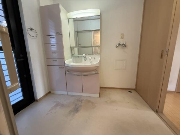 和泉市内田町4丁目　中古戸建 内観写真（洗面台・洗面所）