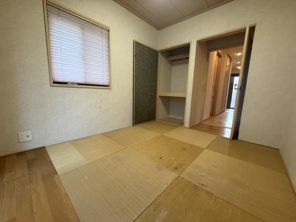 和泉市内田町4丁目　中古戸建 内観写真（リビング以外の居室）