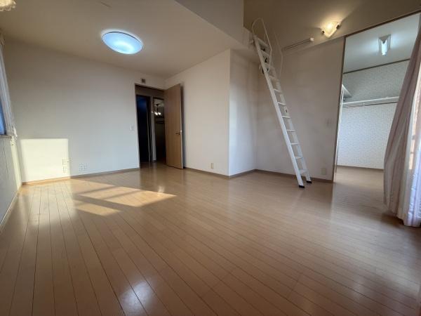 和泉市内田町4丁目　中古戸建 内観写真（リビング以外の居室）