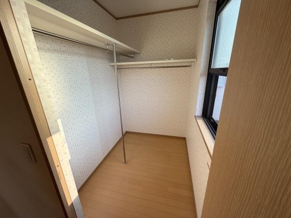 和泉市内田町4丁目　中古戸建 内観写真（収納）