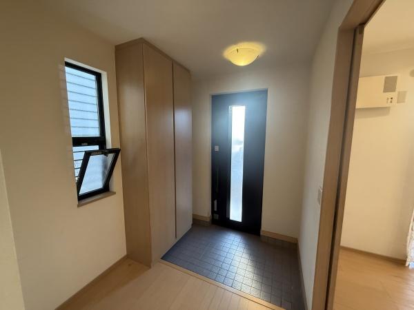 和泉市内田町4丁目　中古戸建 現地写真（玄関）