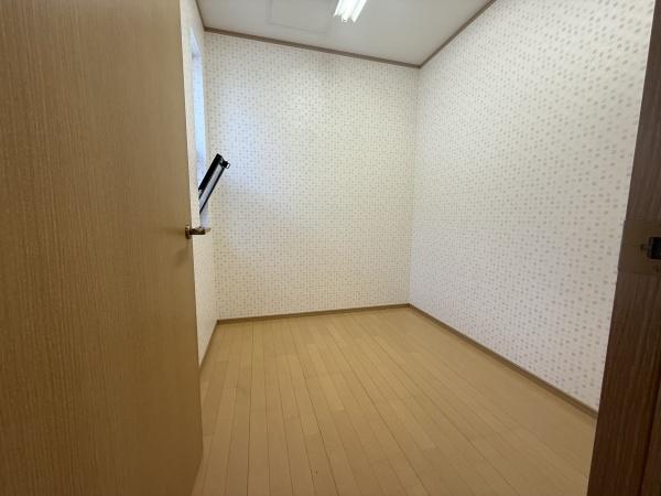 和泉市内田町4丁目　中古戸建 内観写真（収納）