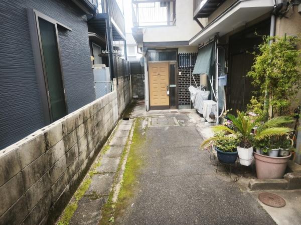 京都市右京区嵯峨野南浦町　中古テラスハウス 現地写真（前面道路含む現地写真）