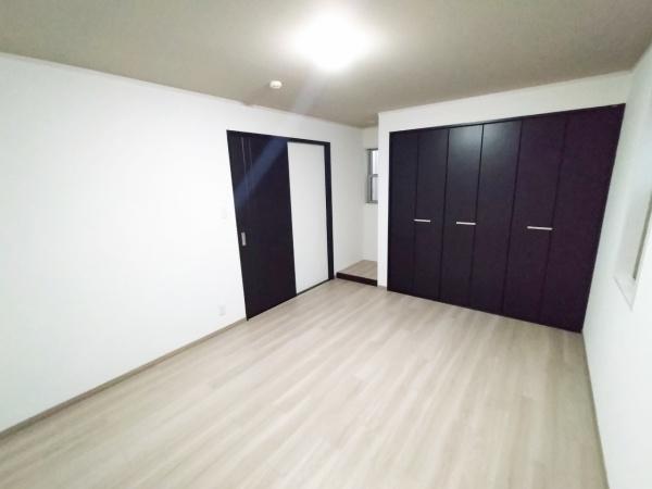 大阪市東淀川区豊里4丁目　中古戸建 内観写真（リビング以外の居室）