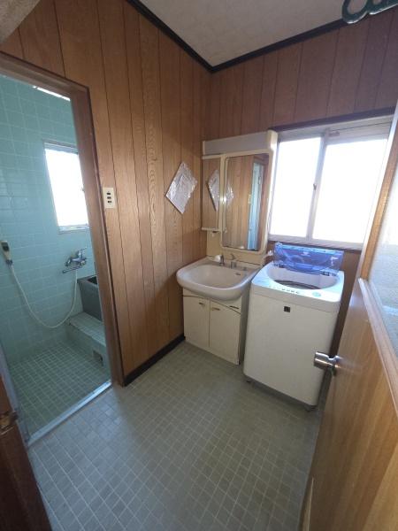 河内長野市南青葉台　中古戸建 内観写真（洗面台・洗面所）