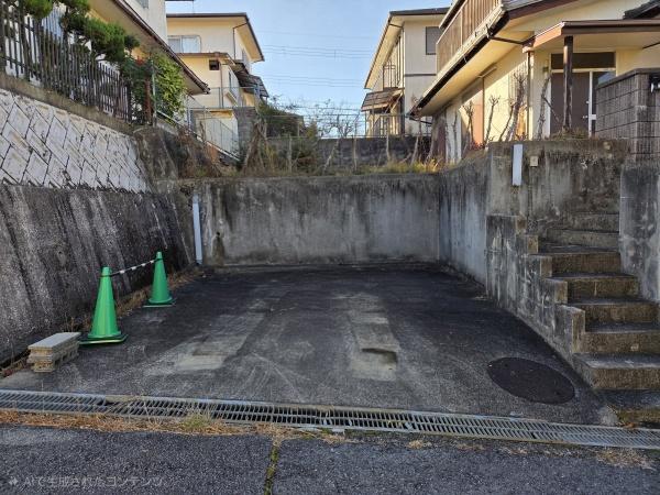 河内長野市南青葉台　中古戸建 現地写真（駐車場）