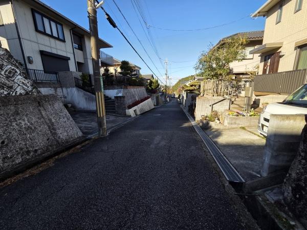 河内長野市南青葉台　中古戸建 現地写真（前面道路含む現地写真）