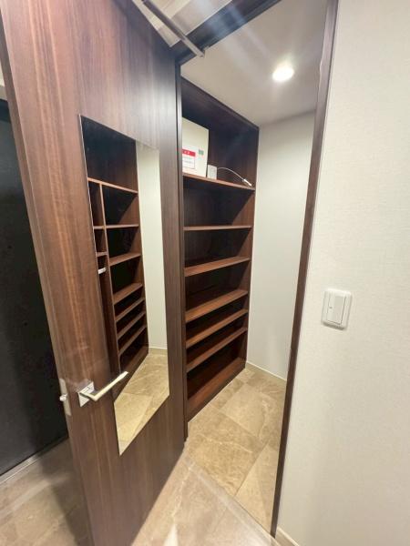 ユニハイム中之島堂島川タワージレデンス 内観写真（収納）