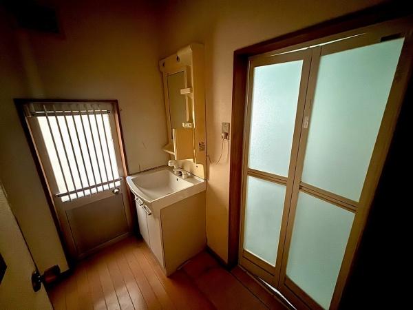 大阪市平野区長吉長原西4丁目　中古戸建 内観写真（洗面台・洗面所）