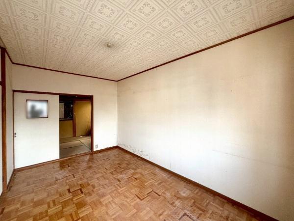 大阪市平野区長吉長原西4丁目　中古戸建 内観写真（リビング以外の居室）