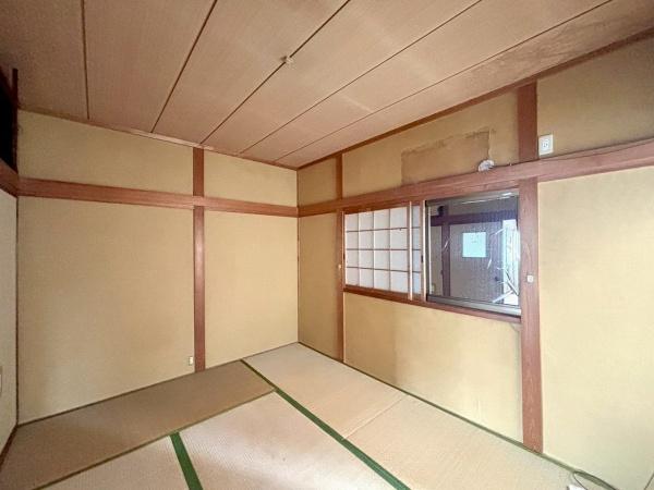 大阪市平野区長吉長原西4丁目　中古戸建 内観写真（リビング以外の居室）