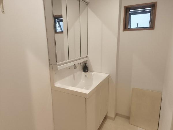 京都市右京区太秦中筋町　中古戸建 内観写真（洗面台・洗面所）