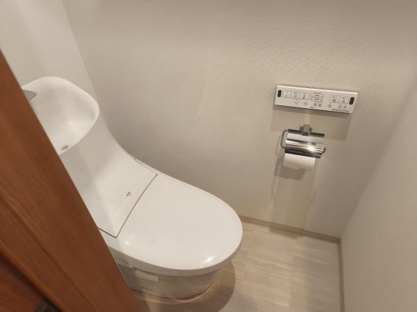 京都市右京区太秦中筋町　中古戸建 内観写真（トイレ）