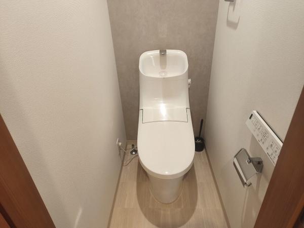 京都市右京区太秦中筋町　中古戸建 内観写真（トイレ）
