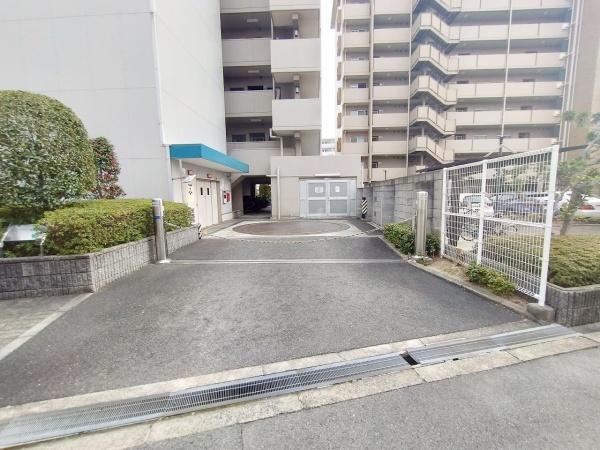 グランディール上新庄 共用部写真（駐車場）