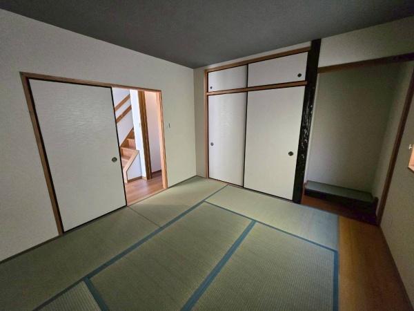 尼崎市南武庫之荘12丁目　中古戸建 内観写真（リビング以外の居室）