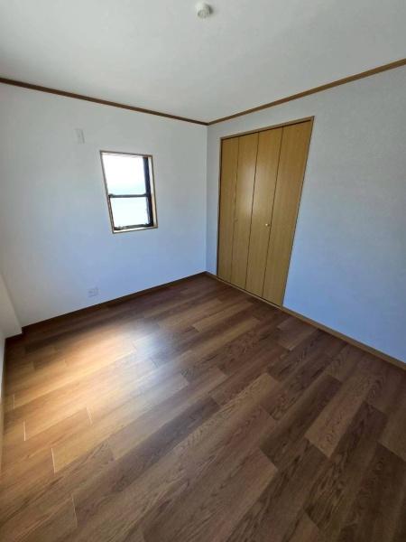 尼崎市南武庫之荘12丁目　中古戸建 内観写真（リビング以外の居室）