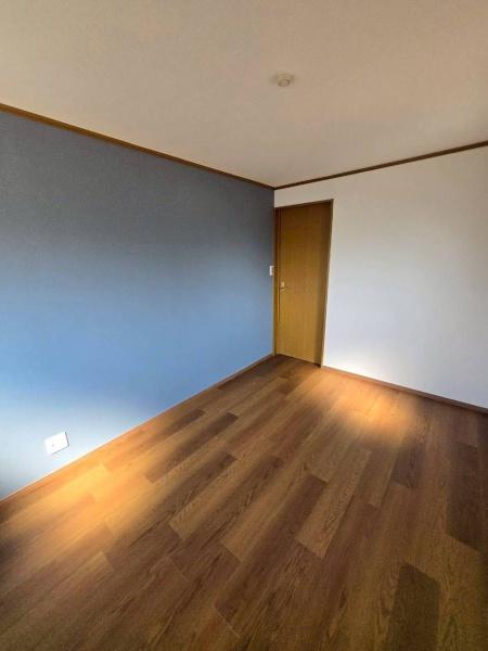尼崎市南武庫之荘12丁目　中古戸建 内観写真（リビング以外の居室）