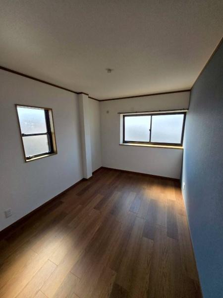 尼崎市南武庫之荘12丁目　中古戸建 内観写真（リビング以外の居室）
