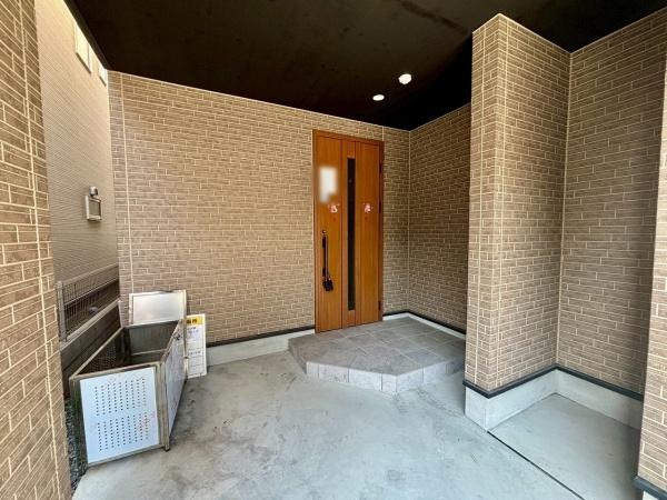 大阪市西成区天下茶屋東1丁目　中古戸建 現地写真（玄関）