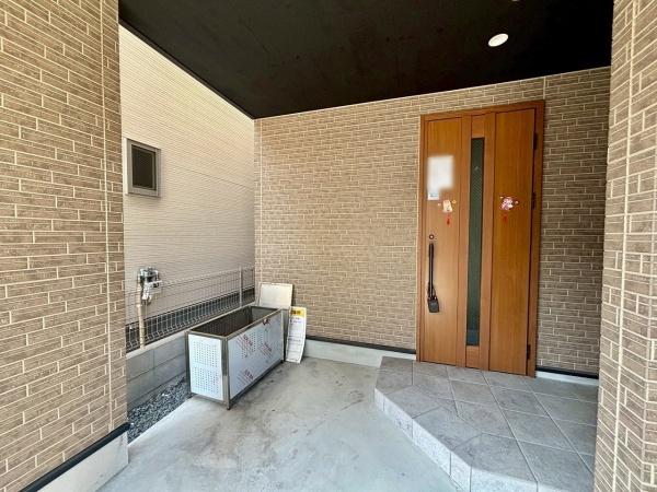 大阪市西成区天下茶屋東1丁目　中古戸建 現地写真（玄関）