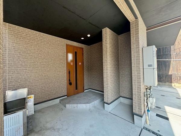 大阪市西成区天下茶屋東1丁目　中古戸建 現地写真（玄関）