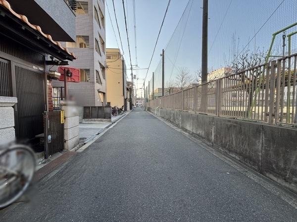 大阪市西成区鶴見橋2丁目　中古戸建 現地写真（前面道路含む現地写真）