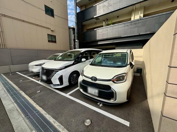 プレサンスロジェ天王寺勝山 共用部写真（駐車場）