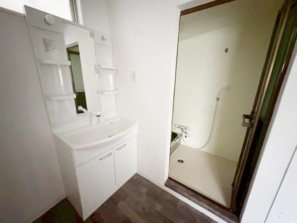 大阪市住之江区西住之江3丁目　中古戸建 内観写真（洗面台・洗面所）