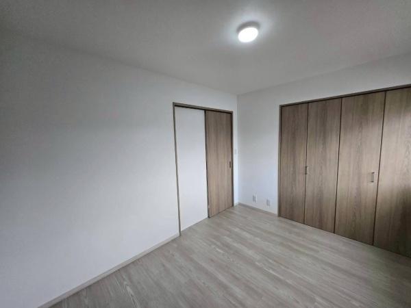 大阪市淀川区加島1丁目　中古戸建 内観写真（リビング以外の居室）