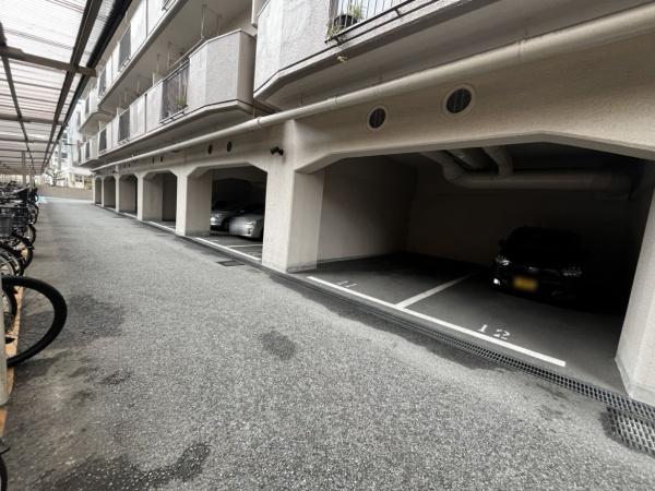 ハイマートすみれ 共用部写真（駐車場）