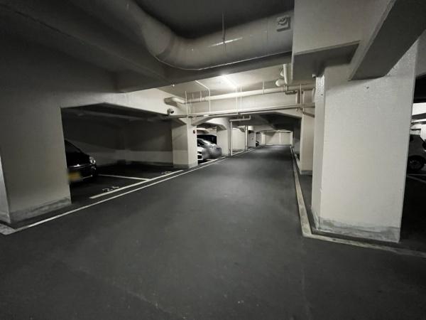 ハイマートすみれ 共用部写真（駐車場）