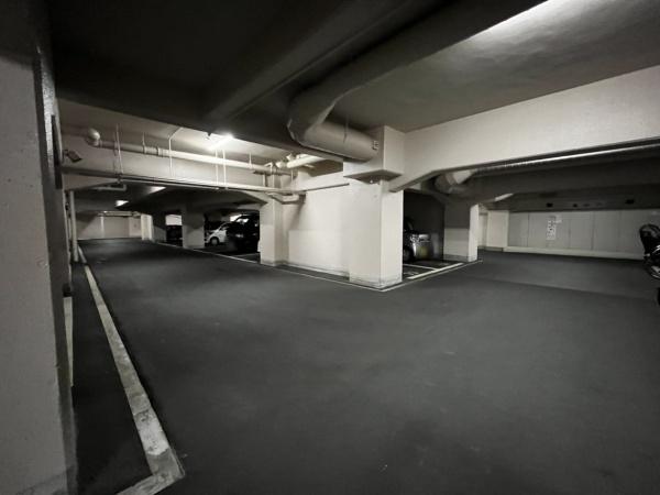 ハイマートすみれ 共用部写真（駐車場）