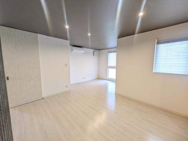 京都市右京区西院清水町　中古戸建 内観写真（リビング）