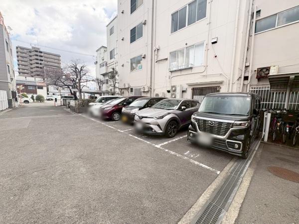 進和グレーシィハイツ平野 共用部写真（駐車場）