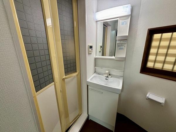 大阪市東成区東今里3丁目　中古戸建 内観写真（洗面台・洗面所）