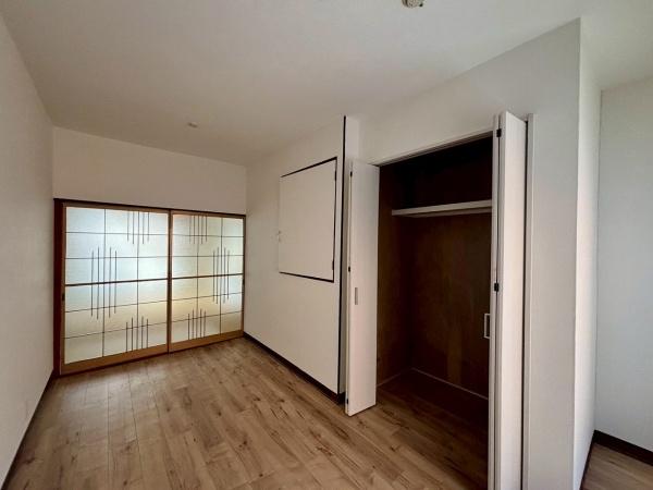 大阪市東成区東今里3丁目　中古戸建 内観写真（リビング以外の居室）