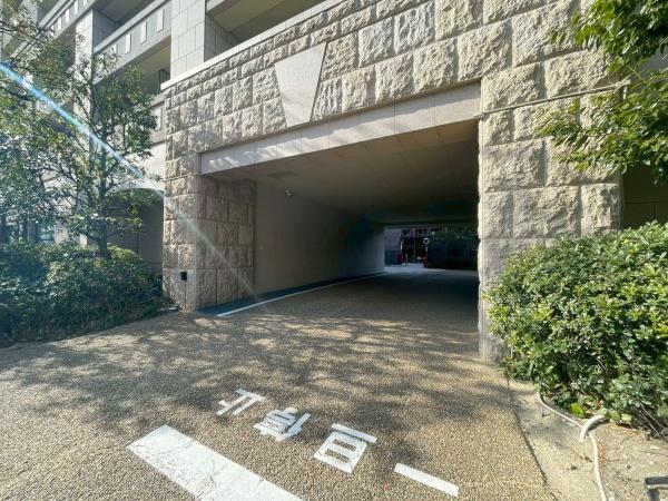 リバーガーデンコスモスクエア 共用部写真（駐車場）