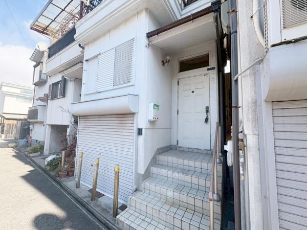 大阪市東住吉区田辺3丁目　中古戸建 現地写真（玄関）