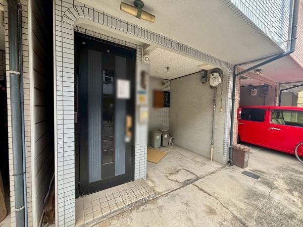 大阪市西成区千本中1丁目　中古戸建 現地写真（玄関）