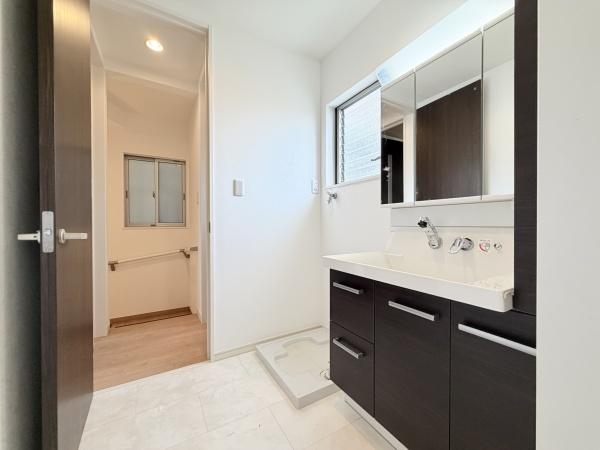 大阪市旭区新森2丁目　中古戸建 内観写真（洗面台・洗面所）