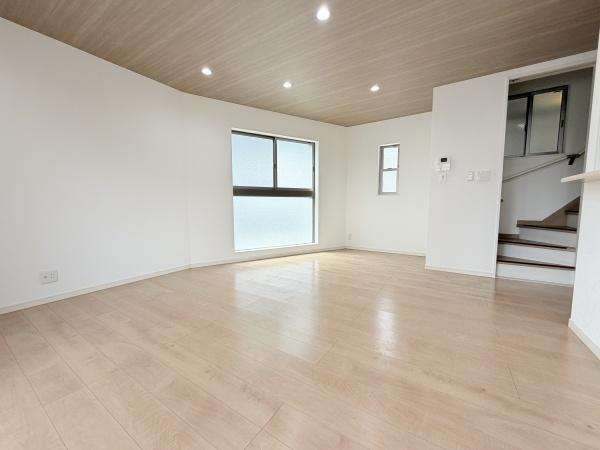 大阪市旭区新森2丁目　中古戸建 内観写真（リビング）