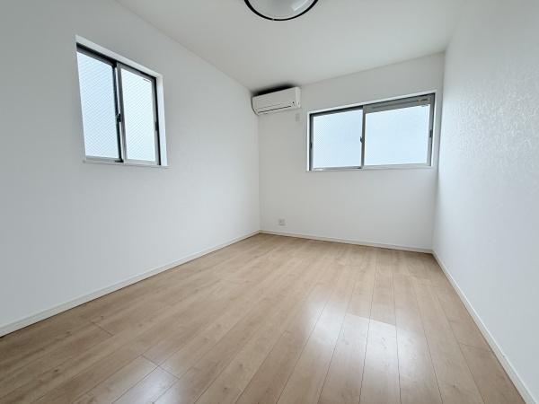 大阪市旭区新森2丁目　中古戸建 内観写真（リビング以外の居室）