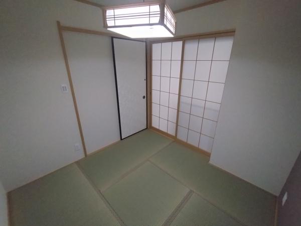 大阪市東淀川区下新庄4丁目　中古戸建 内観写真（リビング以外の居室）