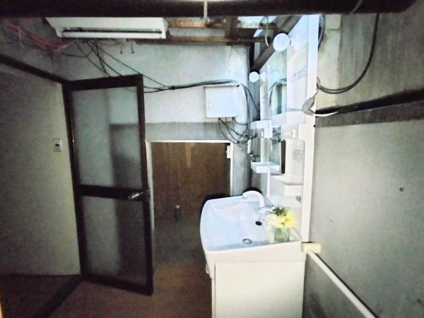 京都市上京区柏清盛町　中古戸建 内観写真（洗面台・洗面所）