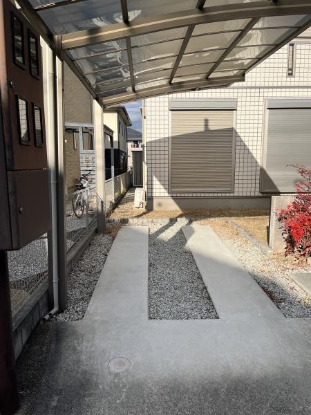 京都府木津川市梅美台3丁目　中古戸建 現地写真（駐車場）