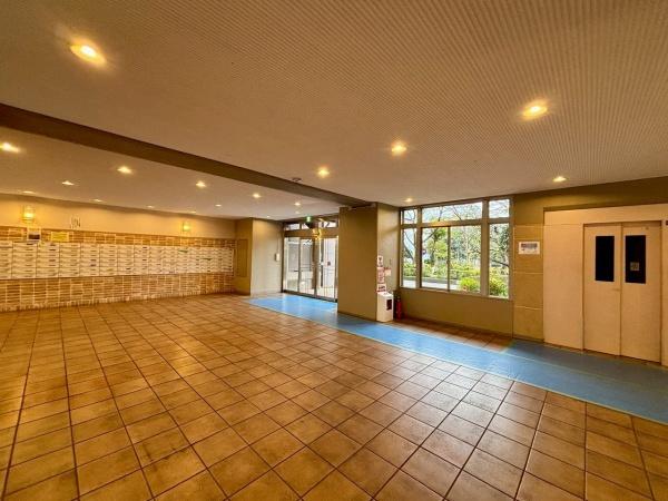 近鉄南港ガーデンハイツ24号棟 共用部写真（エントランス）